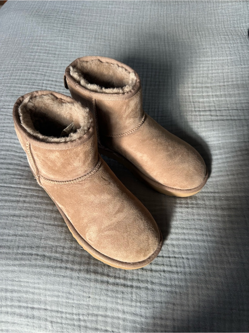 UGG Classic Mini II Short Shearling-Lined Women's Boot - Light Brown NWOT
